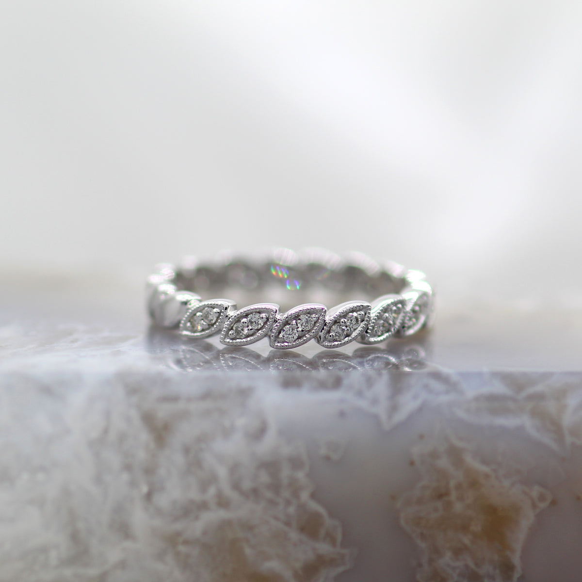 14K Whtie Gold Floral Leaf Diamond Wedding Band
