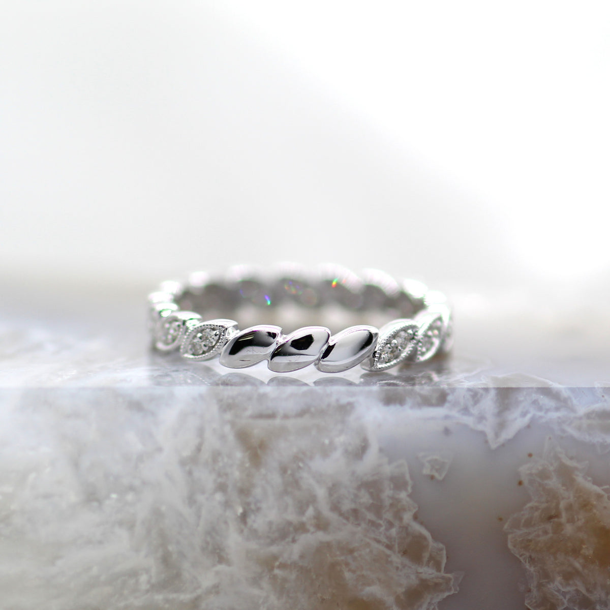 14K Whtie Gold Floral Leaf Diamond Wedding Band