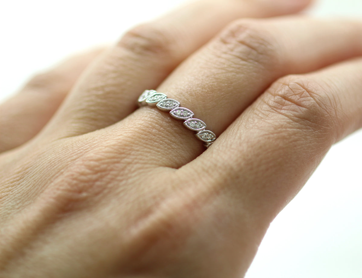 14K Whtie Gold Floral Leaf Diamond Wedding Band