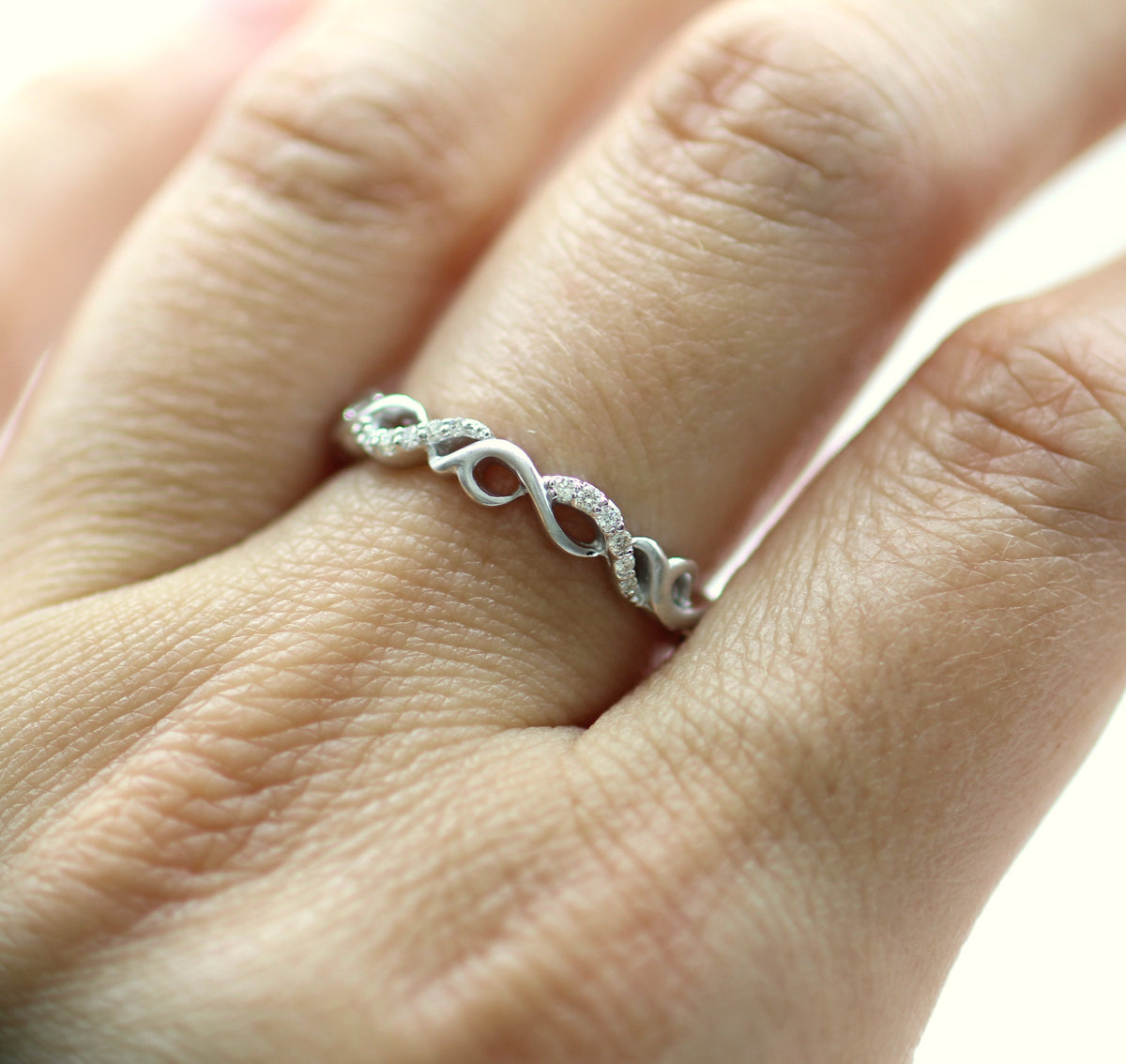 14K White Gold Diamond Accented Brushed Vine Wedding Band