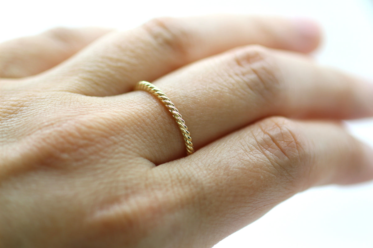 14K Yellow Gold Twist Texture Wedding Band