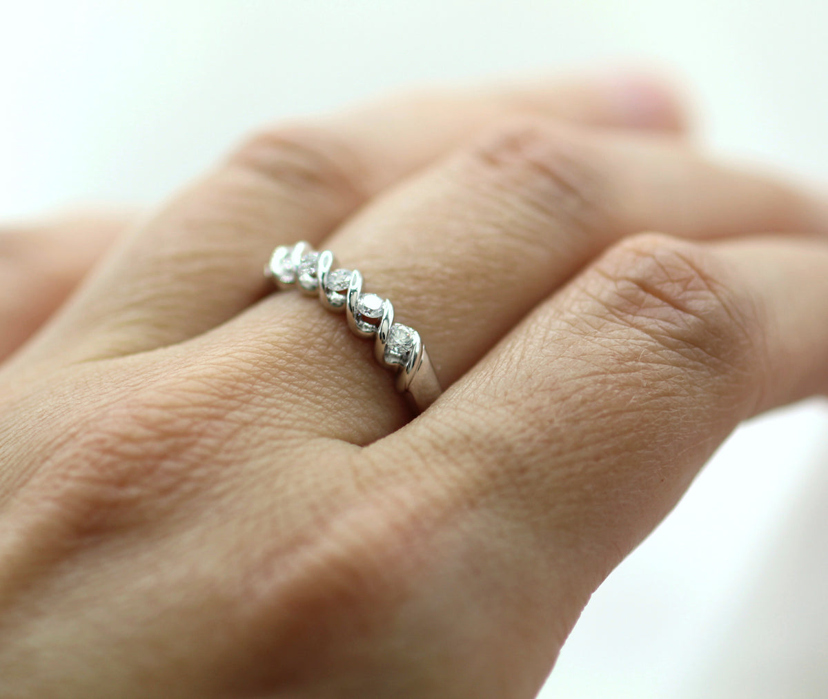 10K White Gold Five Stone Angled Channel Diamond Band